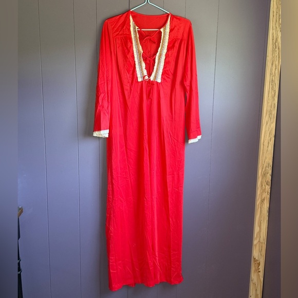 Vintage 70s Red Maxi Lounge Dress – Lace Trim Boho Peasant Style (Size M USA) - Picture 8 of 11